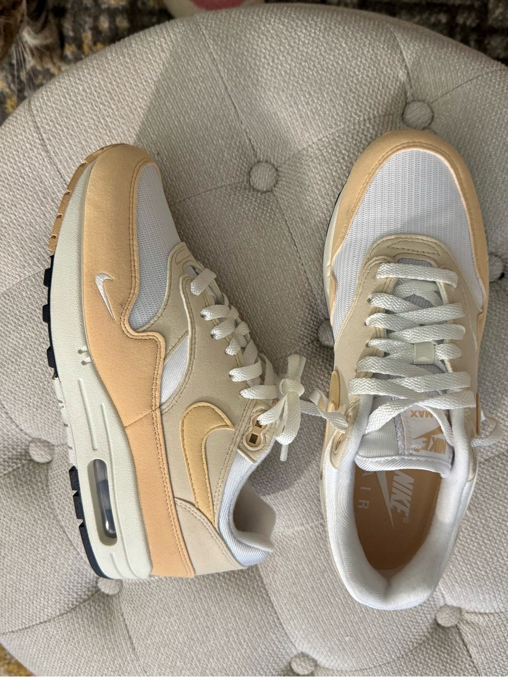 Nike Women’s Sneakers in Cream and Tan